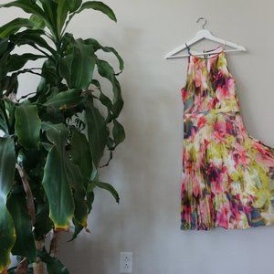 Very flattering floral plissé dress